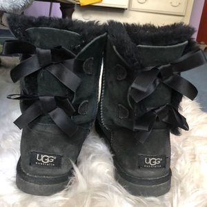 Bow-back ugg boot